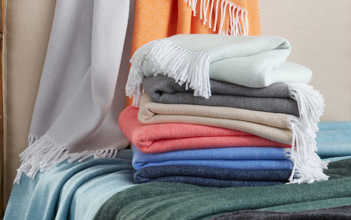 Pezzo Throw by Matouk