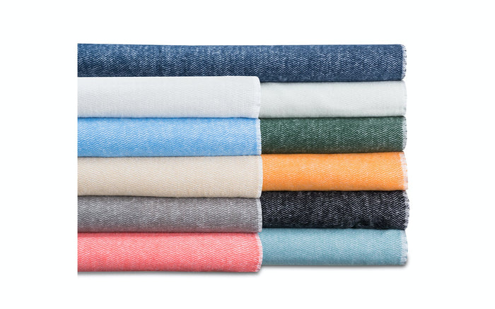 Pezzo Throw by Matouk