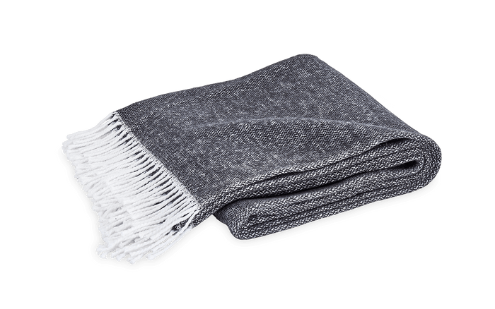 Pezzo Throw by Matouk